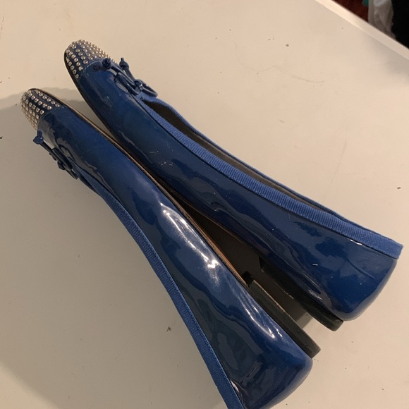 Stuart Weitzman patent leather blue flats w/studs. Preowned-see pics.  Size 9.5 - Picture 7 of 9